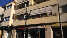 Local comercial en venda al carrer d'entrada de Santa Coloma - Ideal inversors
