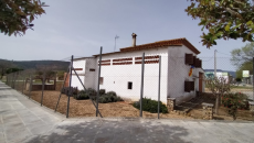 Finca d'ús industrial, comercial i de serveis en venda
